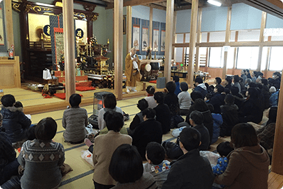 涅槃会・だんご投げ